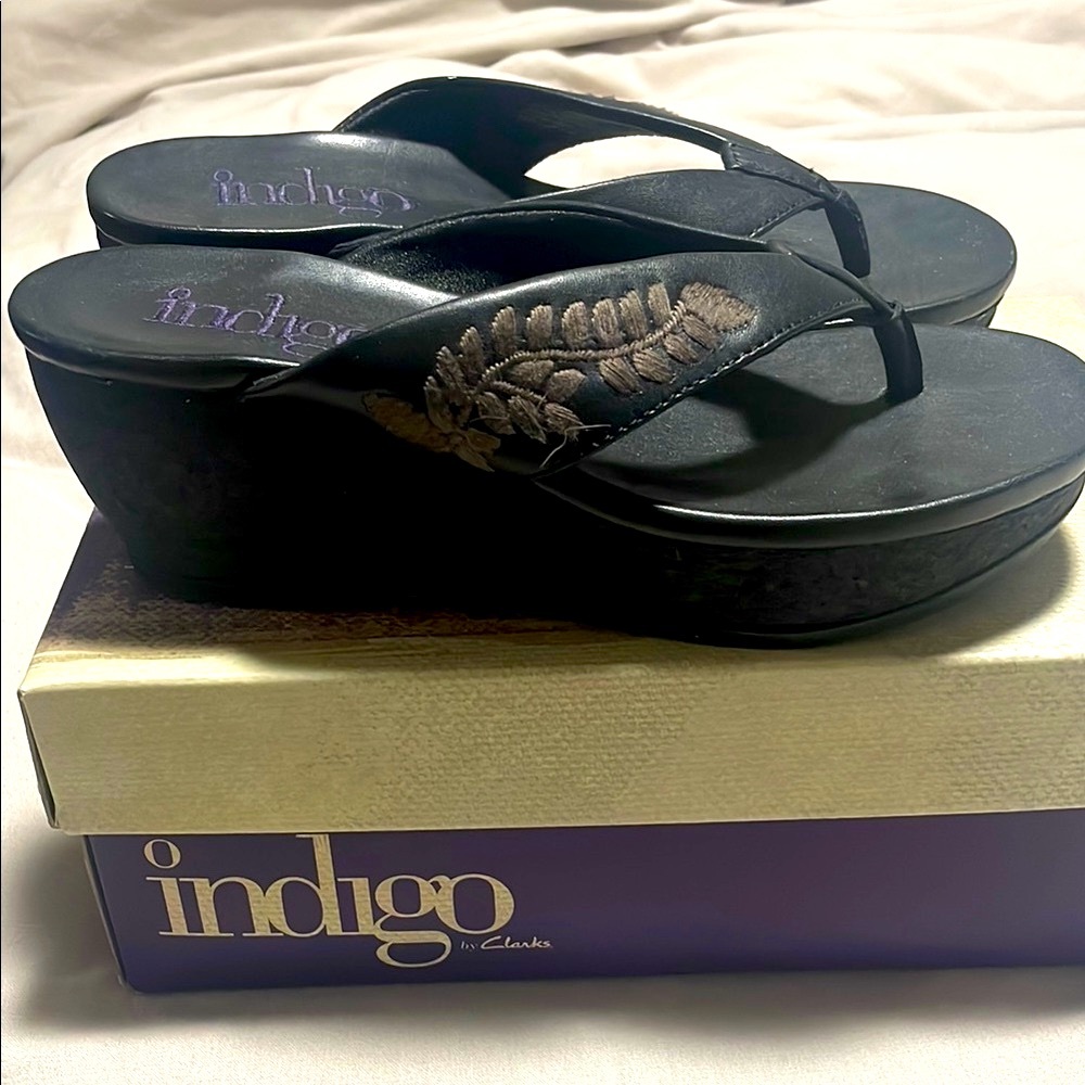 Indigo by Clarks Black Lea Spray Sandals 
#81061